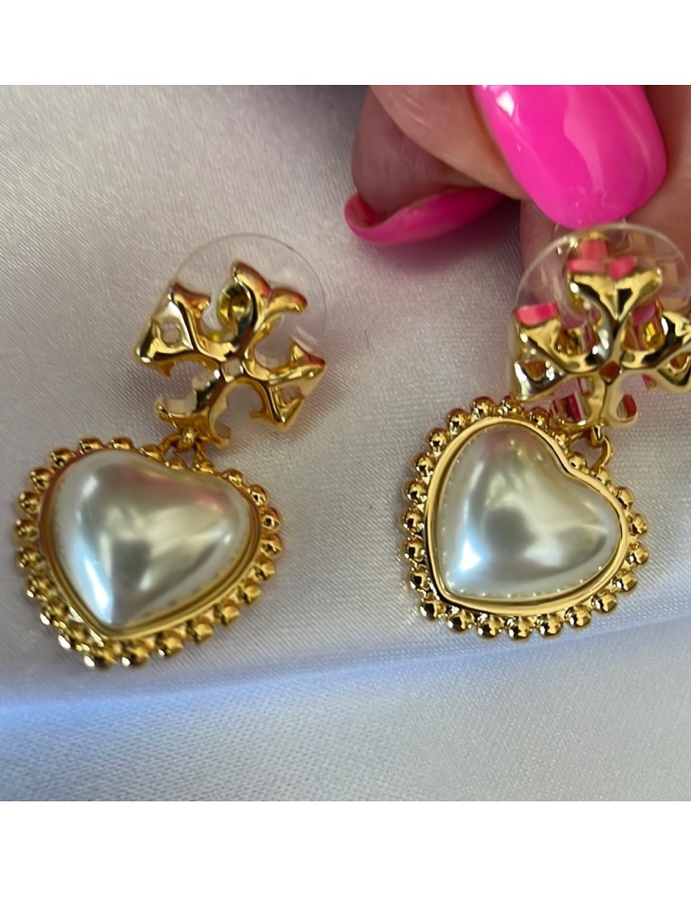 ❌Price Drop ❌NWT TORI BURCH MOTHER OF PEARL HEART DROP EARRINGS .